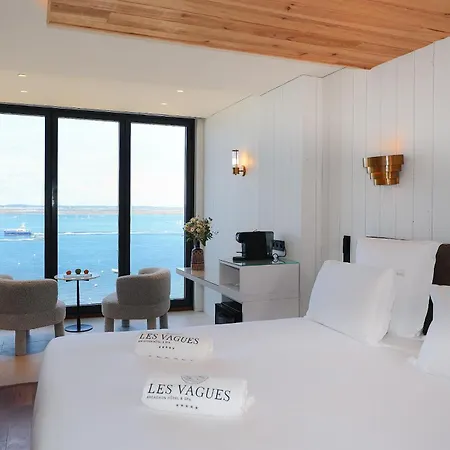 Les Vagues & Hotel
