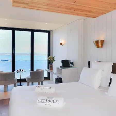 Les Vagues & Hotel