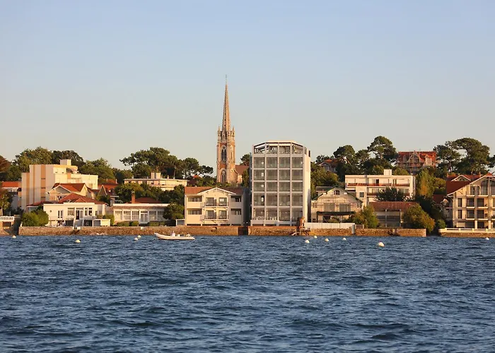 Les Vagues & Hotell Arcachon